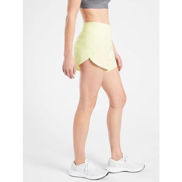 ✨ATHLETA RUN WITH IT 4.5" LIME SZ 2X SHORTS✨ - Picture 2 of 7